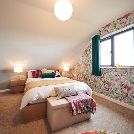 Maes Y Mel- A Couples, Pet Friendly, Rural Romantic Getaway With Countryside Views Gellywen Exterior photo